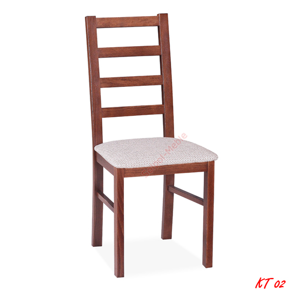 krzesło z drewnianym oparciem